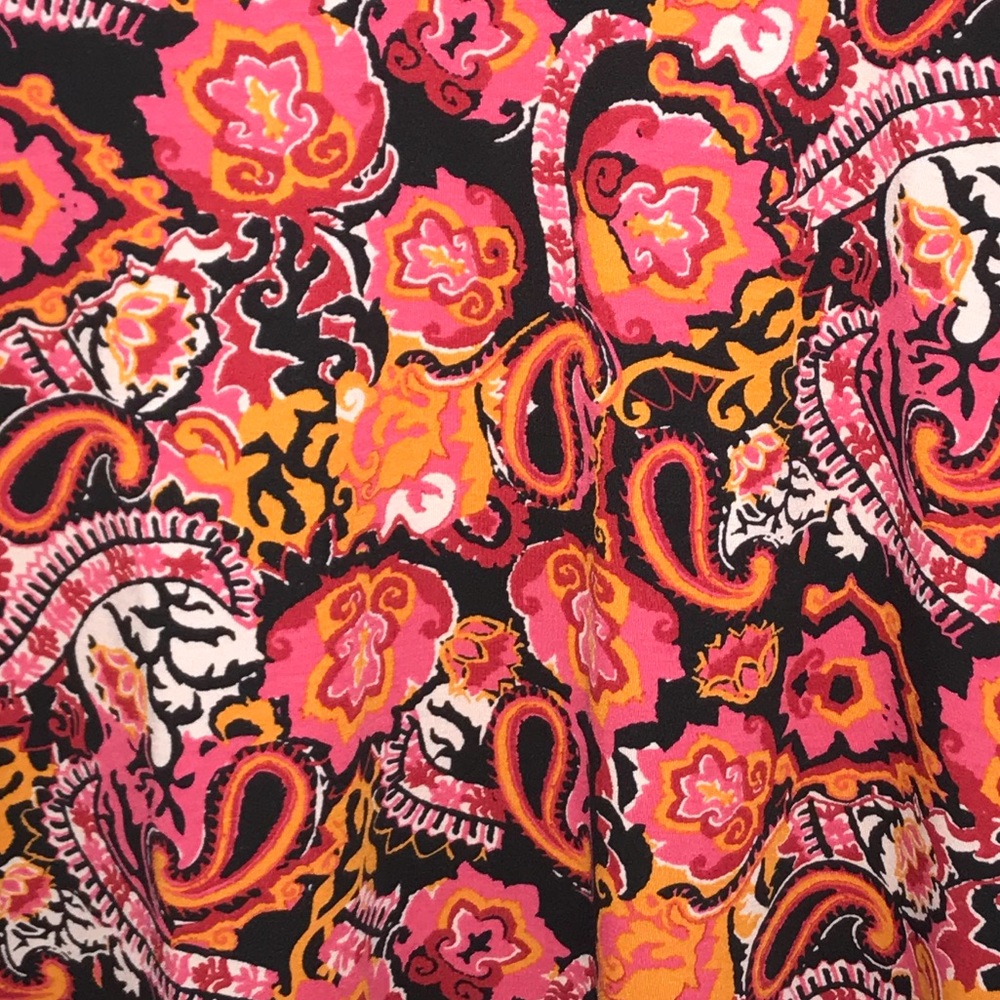 Small Classic Tee LuLaRoe! BNWT - Picture 3 of 4